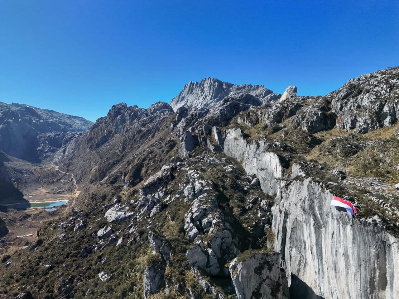 Carstensz Pyramid, Papua